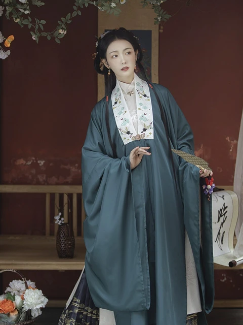 Modern Hanfu Promotion: Discussion on Challenges and Controversies