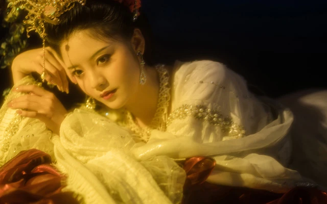 Modern Hanfu Promotion: Discussion on Challenges and Controversies