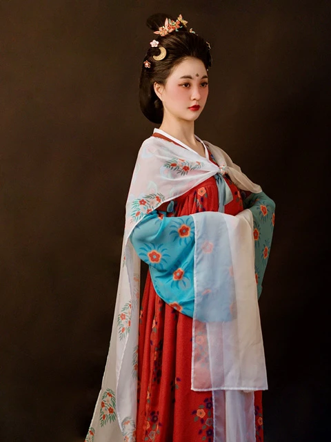 Modern Hanfu Promotion: Discussion on Challenges and Controversies