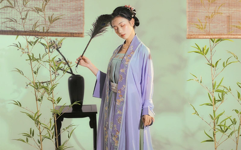 Motifs on the Lapel Edges of Traditional Chinese Hanfu Clothing