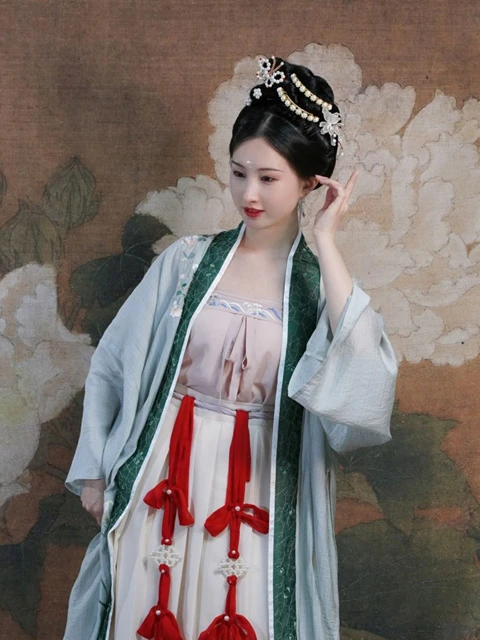 Traditional Chinese Hanfu: Evolution and Inner Beauty