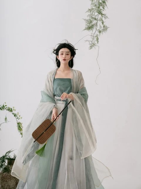 Traditional Chinese Hanfu: Evolution and Inner Beauty