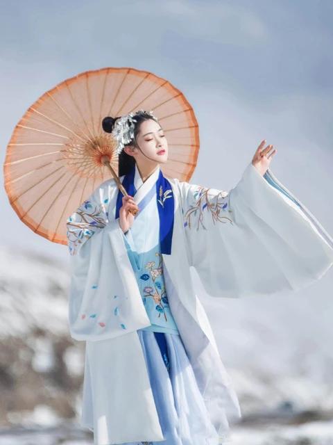 Traditional Chinese Hanfu: Evolution and Inner Beauty