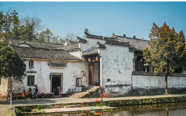 Hidden Gems of Jiangnan: Discovering the Allure of Zhuge Bagua Village - Enigmatic Anhui Architecture