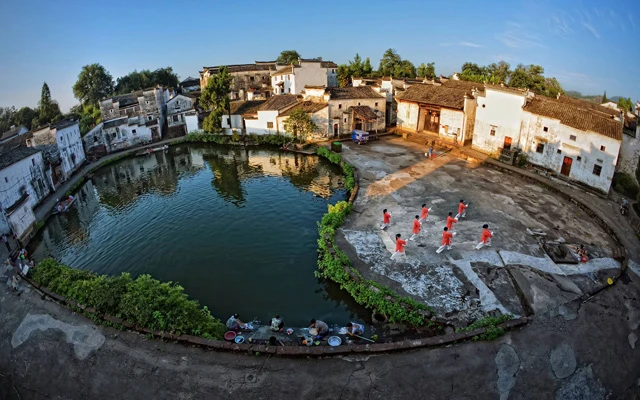 Hidden Gems of Jiangnan: Discovering the Allure of Zhuge Bagua Village - Enigmatic Anhui Architecture