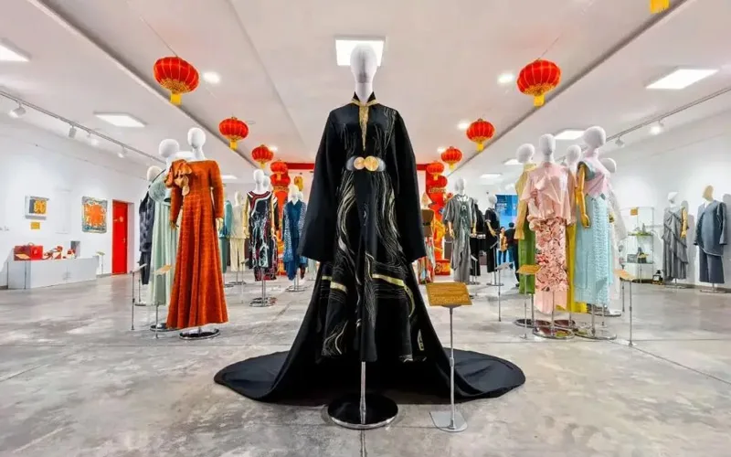 Chinese Dress Heritage Show Opens on Réunion Island