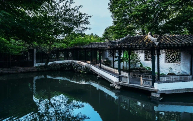Contrasting the Style and Essence of Chinese Garden in Hangzhou, Suzhou, and Yangzhou