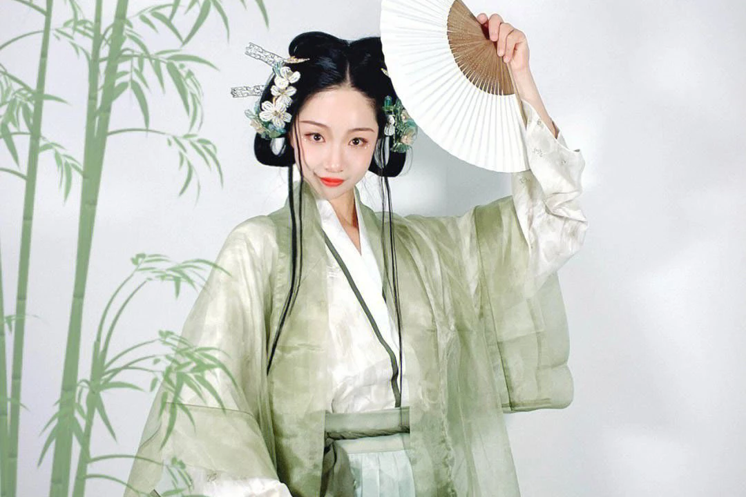 A Stylish Prelude the Latest 2024 Hanfu Trends