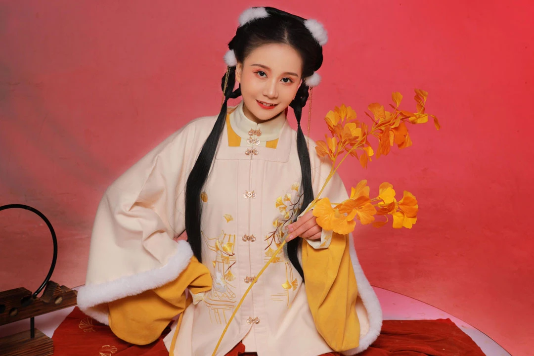 Snowy Photoshoots with Your Hanfu Coat