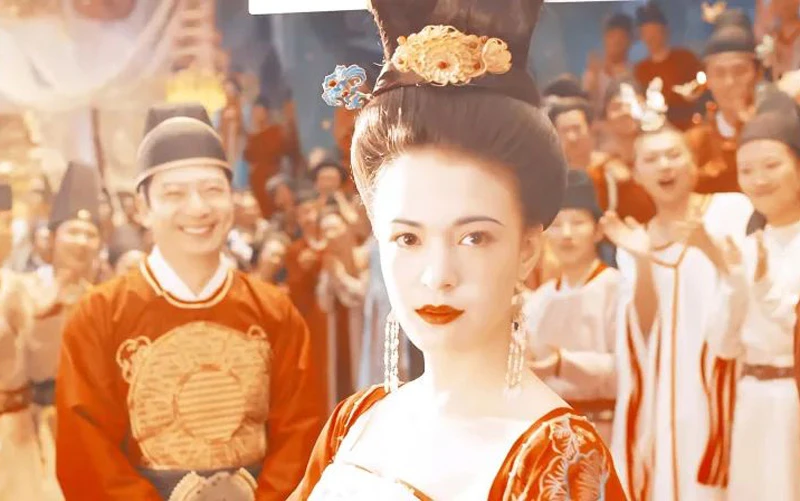 The Fashion Chronicles of Yang Guifei: Exploring the Changing Trends in Tang Dynasty Women's Attire