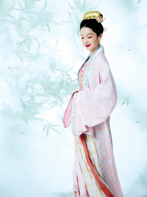 2024 Spring Festival Gala Highlight: Nian Jin - Traditional Hanfu and Ornate Designs