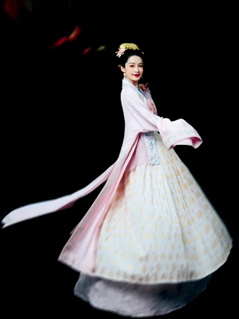 2024 Spring Festival Gala Highlight: Nian Jin - Traditional Hanfu and Ornate Designs