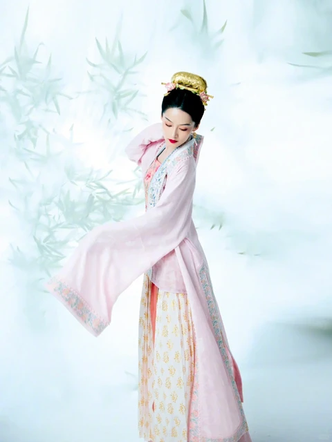 2024 Spring Festival Gala Highlight: Nian Jin - Traditional Hanfu and Ornate Designs