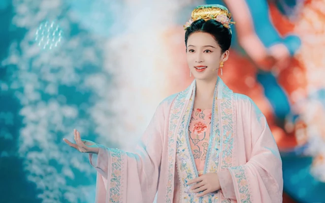 2024 Spring Festival Gala Highlight: Nian Jin - Traditional Hanfu and Ornate Designs