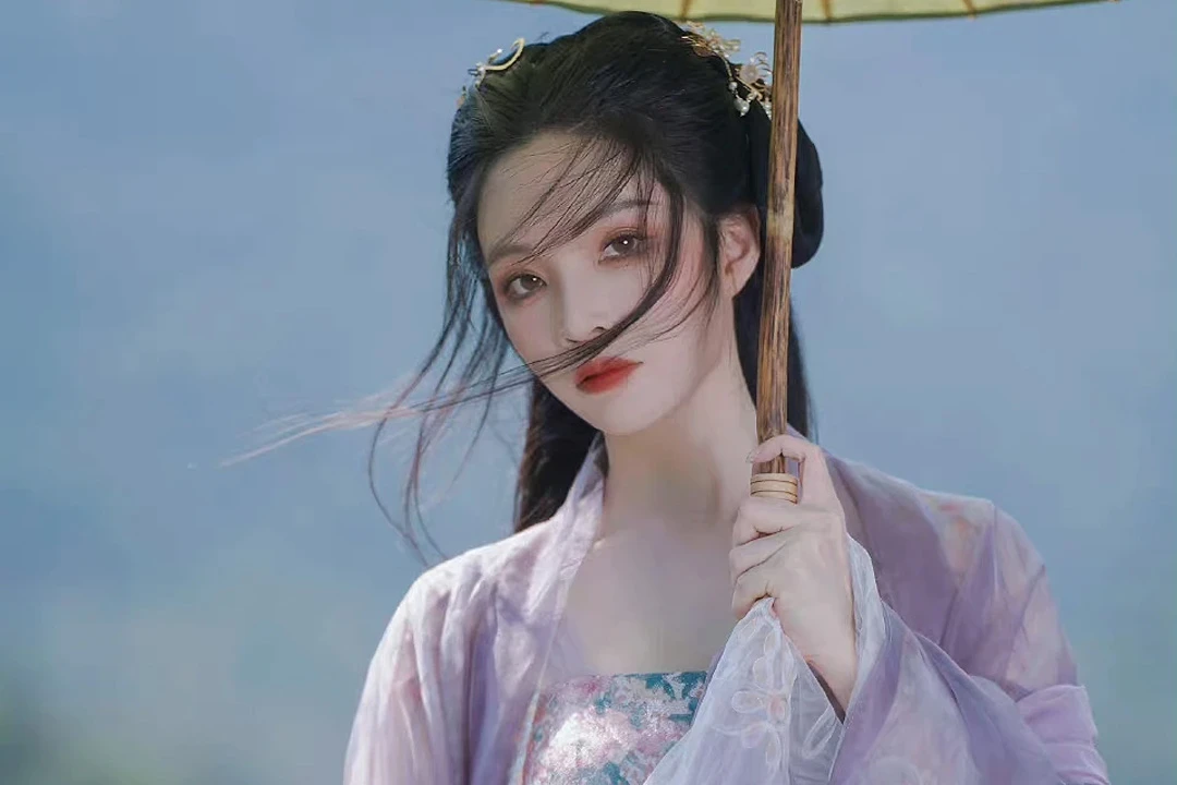 Enjoy the Leisure Life by Simple Hanfu