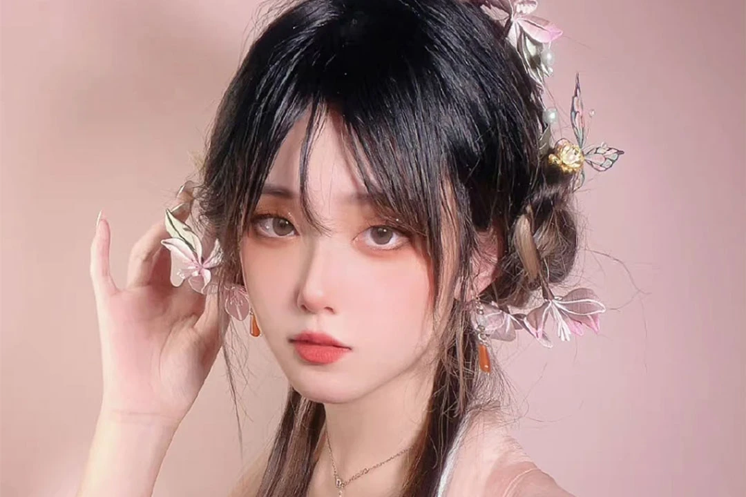 Exploring Green Hanfu, the Verdant Charm