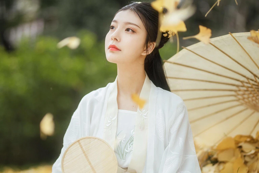 Short & Sweet: Embracing Mini Hanfu Styles