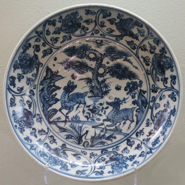Porcelain_dish_from_China,_late_15th_to_early_16th_century,_Lowe_Art_Museum_1_circle_zhS2A35177