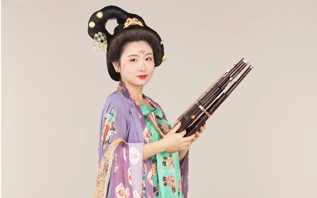 Featuring 9 Classic Chinese Instruments in Hanfu Photo Shoots