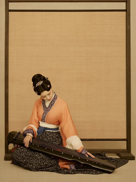 Featuring 9 Classic Chinese Instruments in Hanfu Photo Shoots