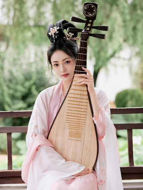 Featuring 9 Classic Chinese Instruments in Hanfu Photo Shoots