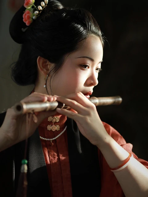 Featuring 9 Classic Chinese Instruments in Hanfu Photo Shoots