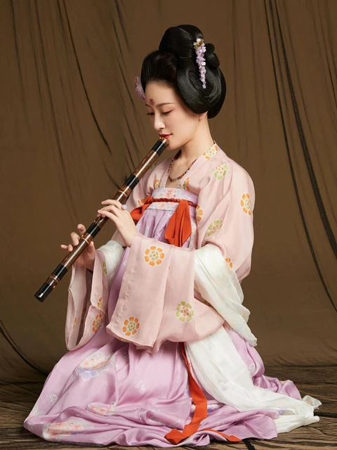 Featuring 9 Classic Chinese Instruments in Hanfu Photo Shoots