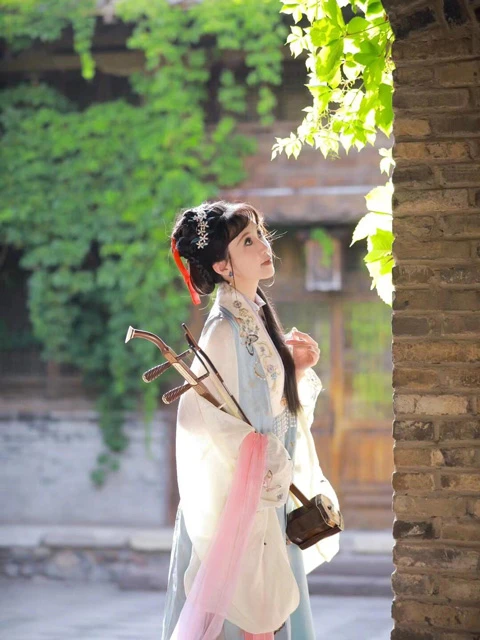 Featuring 9 Classic Chinese Instruments in Hanfu Photo Shoots