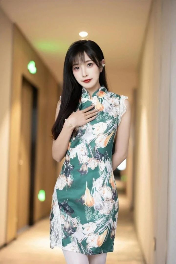 New Trend of Cheongsam: The Interweaving of Tradition and Fashion