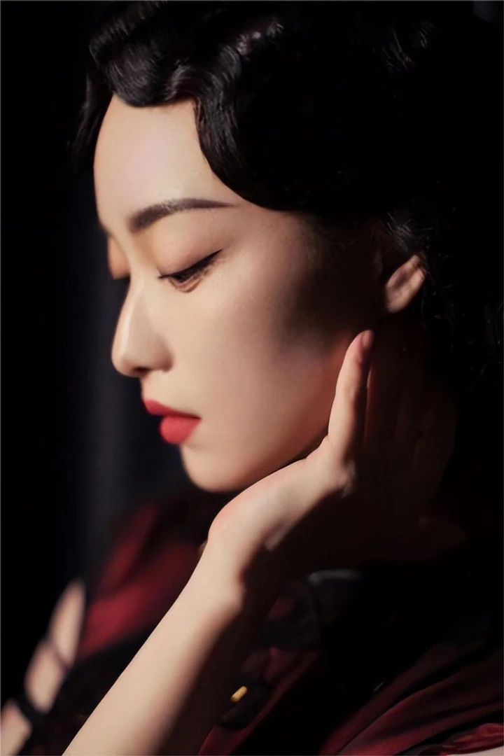 Exploring the Beauty of Republican Era Makeup