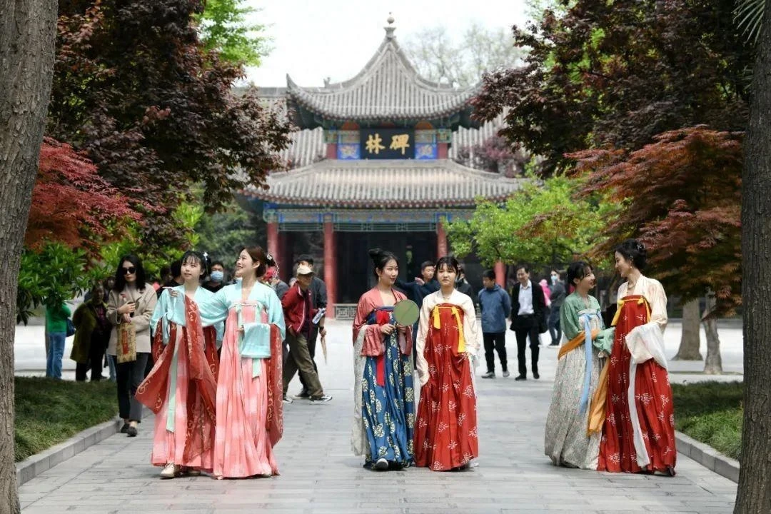 Exploring 2024 New Chinese-Style Retro Fashion