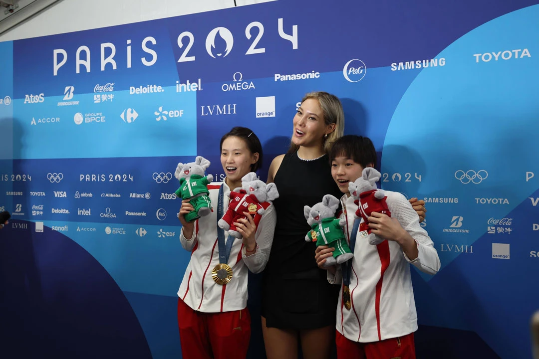 "Celebrating Excellence: China's Diving Champions Shine in Paris Olympics"