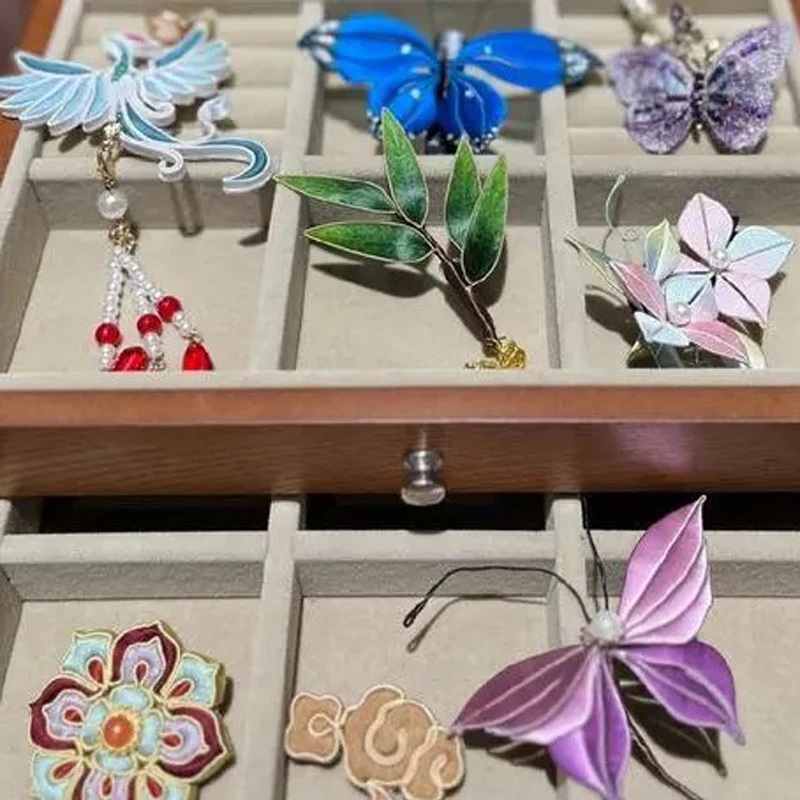 Hunan's Handicrafts Shine at the Palace