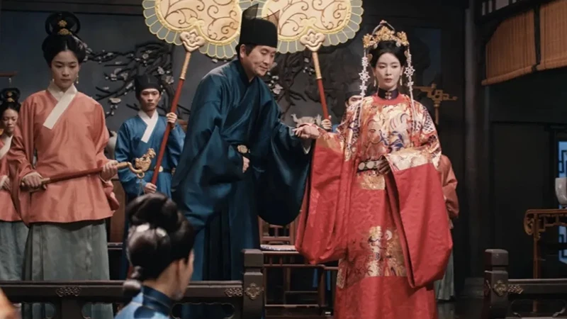 A Glimpse Into The Mangpao in The Glory