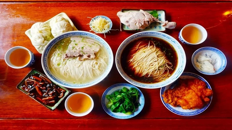 Suzhou's Timless Noodle with 20 Toppings
