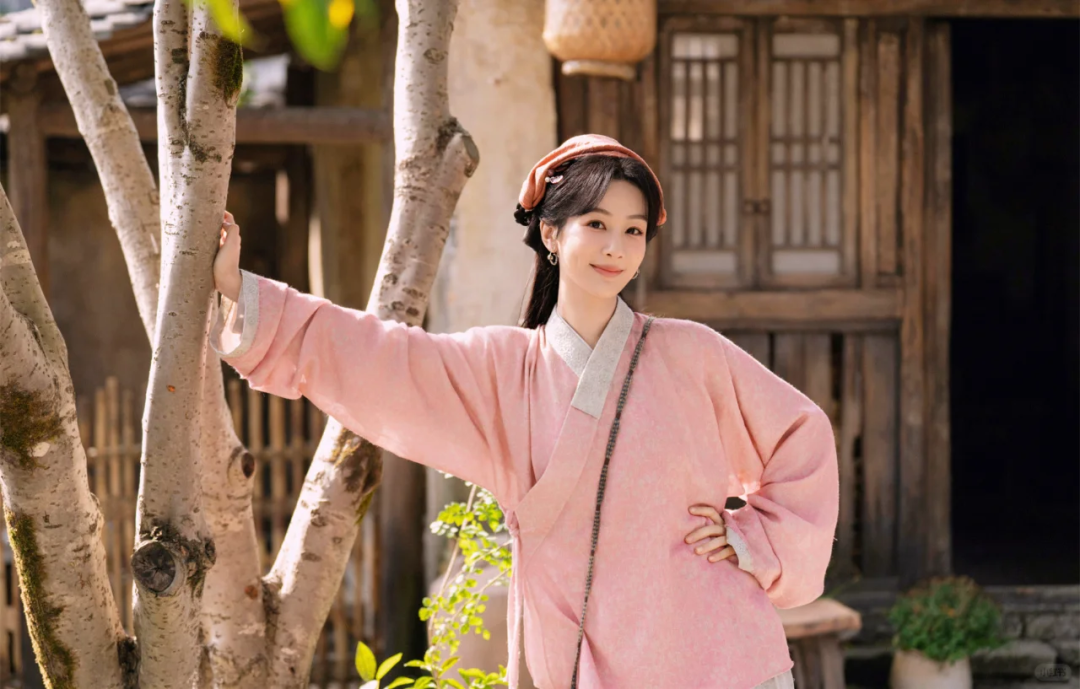 Yang Zi's Hanfu Outfits for Lantern Festival
