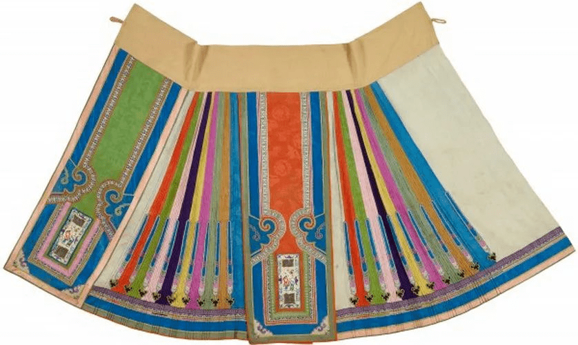 Ming vs. Qing Dynasty Horse-Face Skirts 6