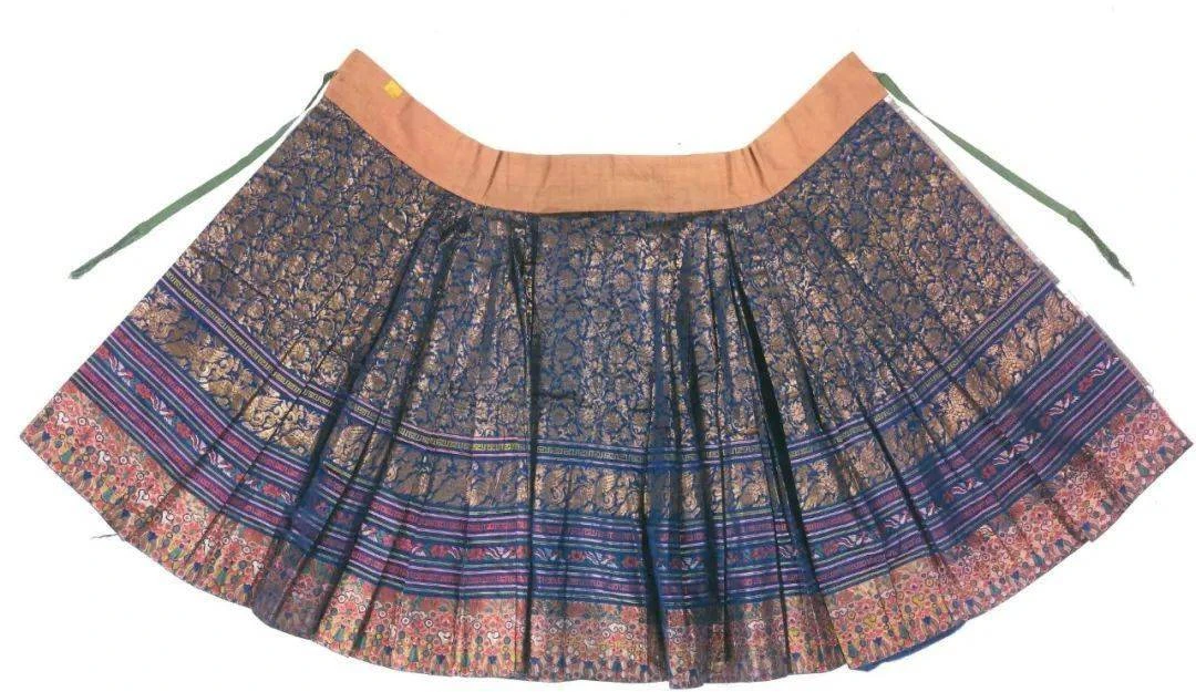 The Historical Evolution of the Horse-Face Skirt 1