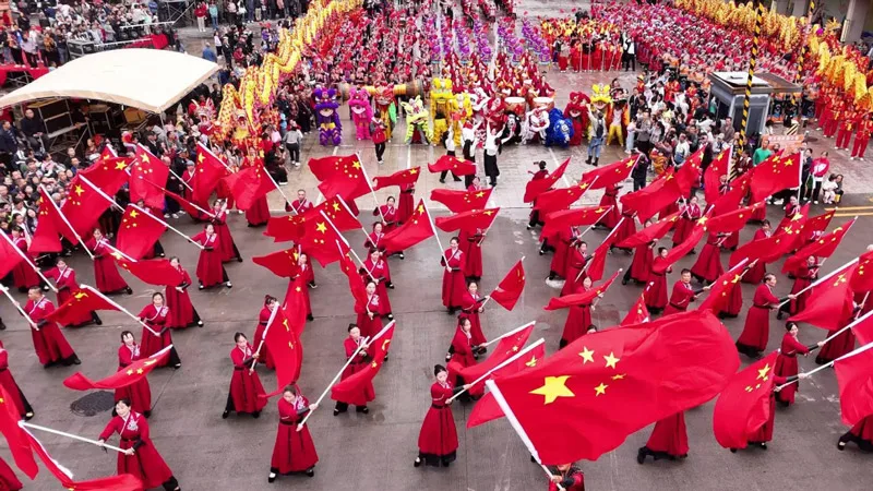 A 3.3-Meter Wok Serves Oil Tea to Guanyang Guests