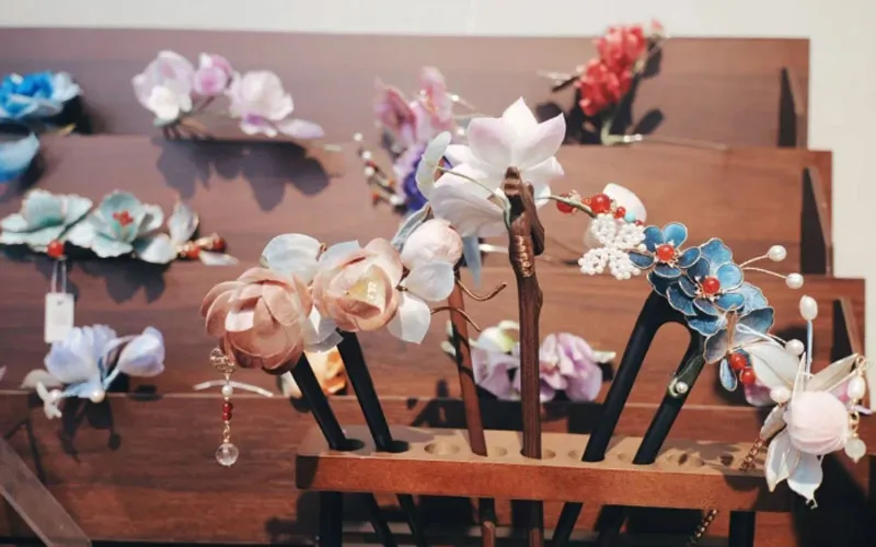 Henan Ronghua Workshop Pays Its Artisans a Steady Wage