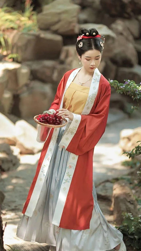 The Hanfu Boom: A Guide to Leading Brands