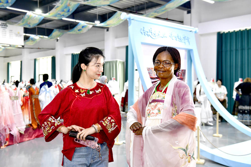 Caoxian: A Small Town Weaving a Billion - yuan Hanfu Industry