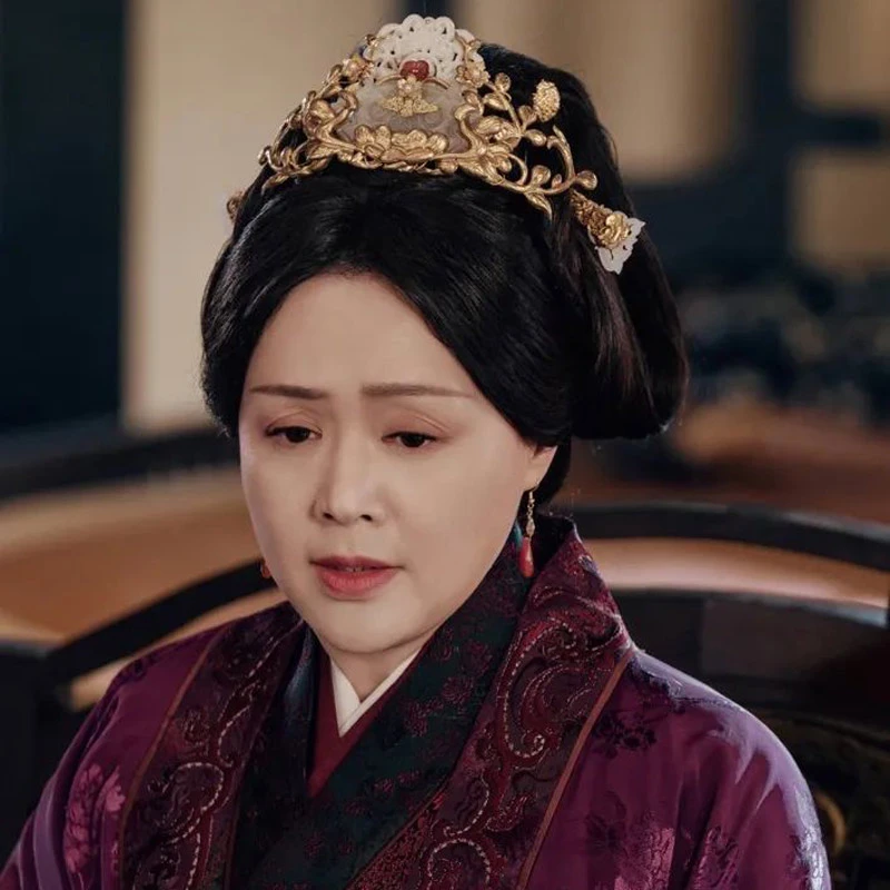 Jewelry in The Prisoner of Beauty