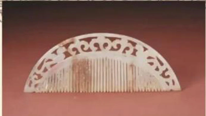 Jewelry in The Prisoner of Beauty