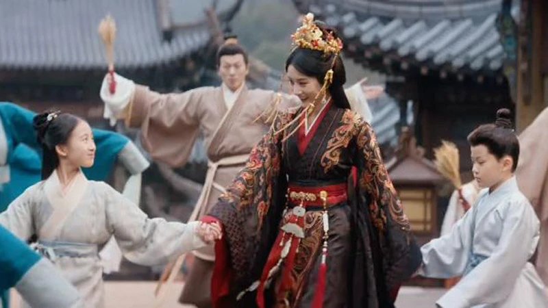 Jewelry in The Prisoner of Beauty