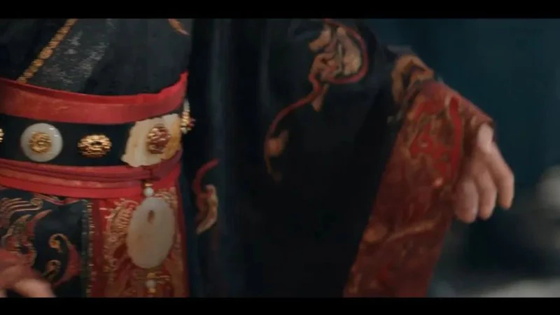 Jewelry in The Prisoner of Beauty