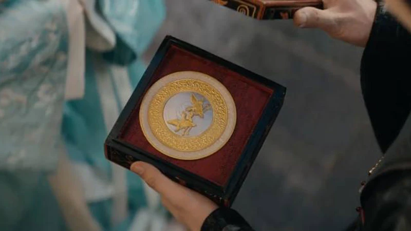 Jewelry in The Prisoner of Beauty