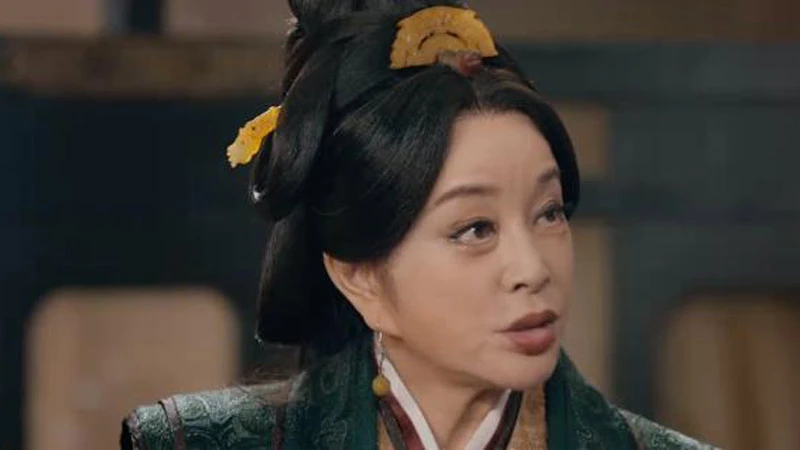 Jewelry in The Prisoner of Beauty