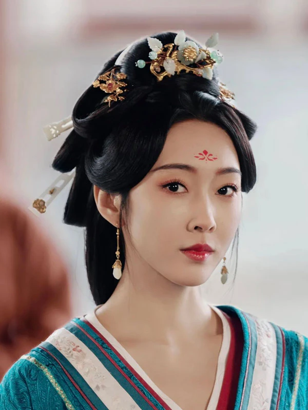 Jewelry in The Prisoner of Beauty
