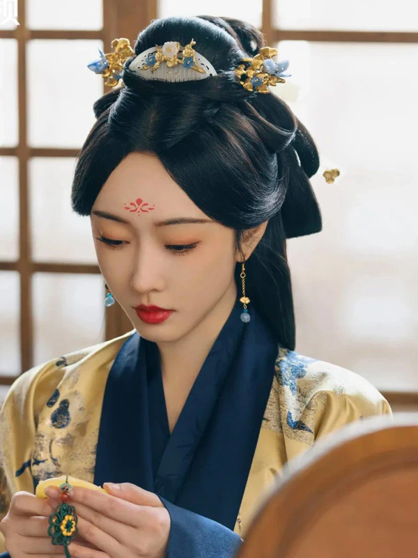 Jewelry in The Prisoner of Beauty